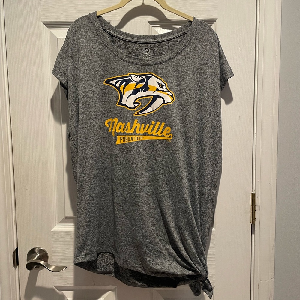 Official NHL Nashville Predators dri-fit short sleeve shirt sz M 8/10